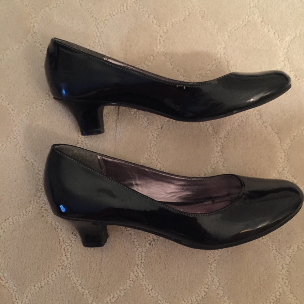 Steve Madden patent leather shoe size 5 youth
